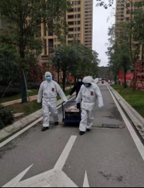 劉凱熠為業(yè)戶上門送菜